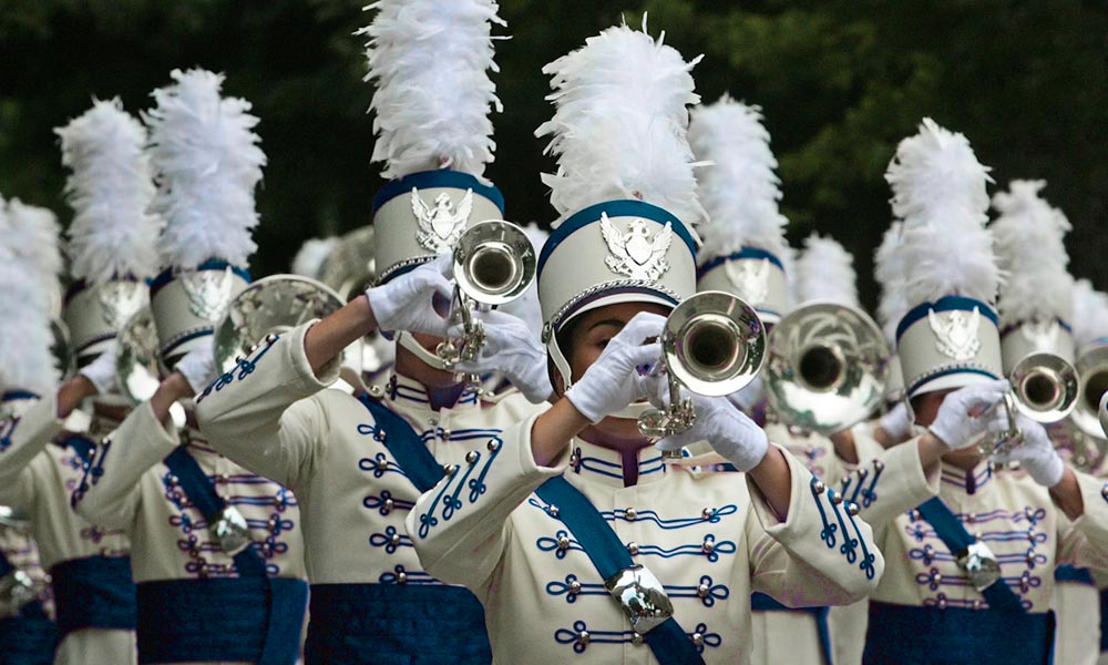 Parade in Pleasant View with floats and spectators